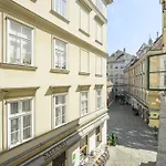 Charming Apartment In Center Vienna